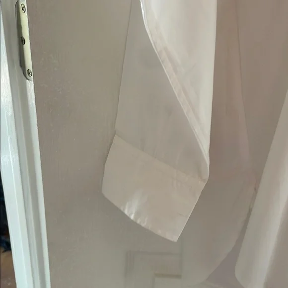 J Crew woman’s button-down White Shirt - Picture 4 of 5